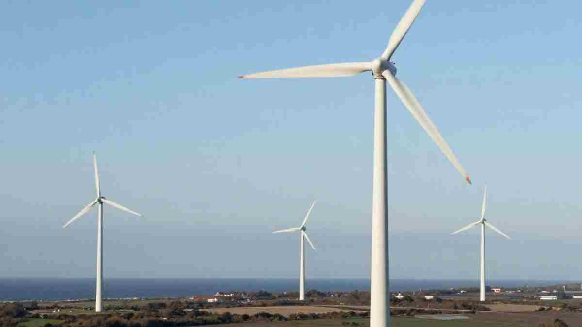 De duurzame technologiestrategieën van Denemarken worden gevormd door de inzet voor milieubewustzijn, energie-efficiëntie, het gebruik van hernieuwbare energie en investeringen in groene technologieën.