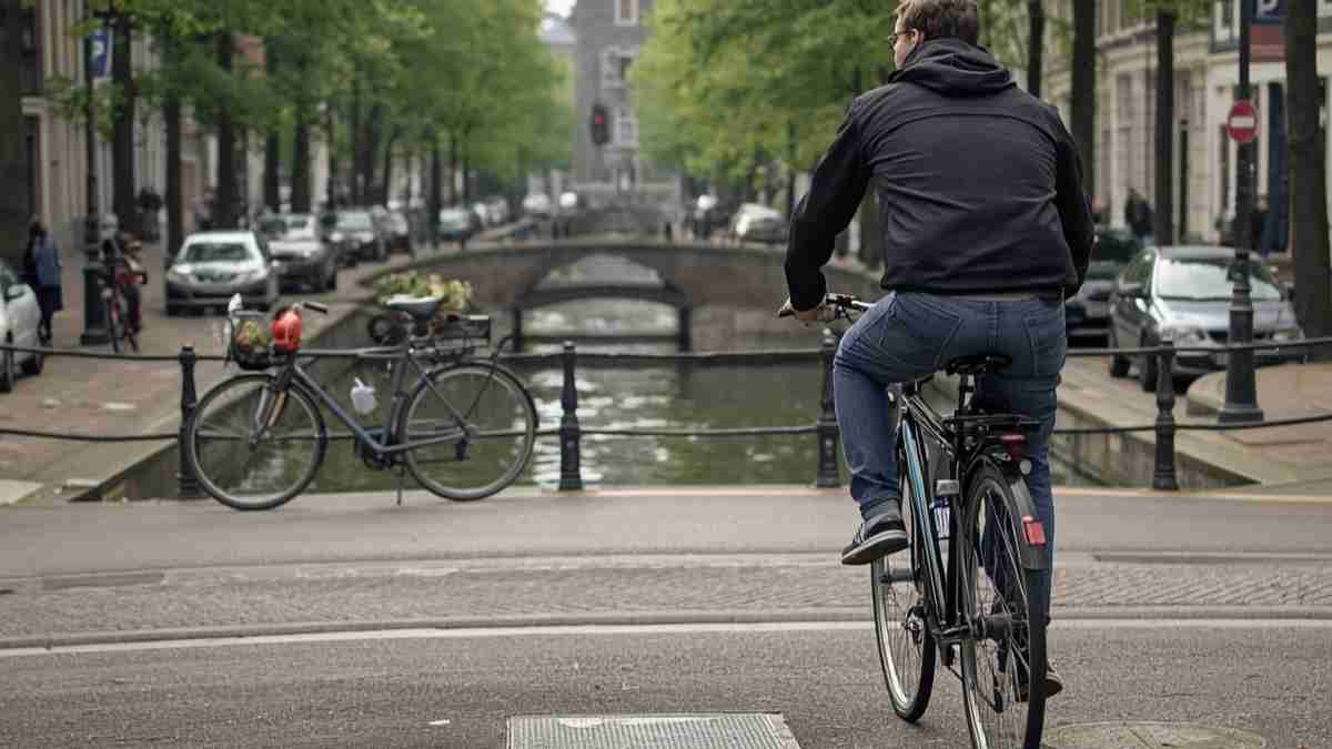 In deze steden kun je de historische structuur van de stad ontdekken door een fiets te huren of zelf te fietsen.